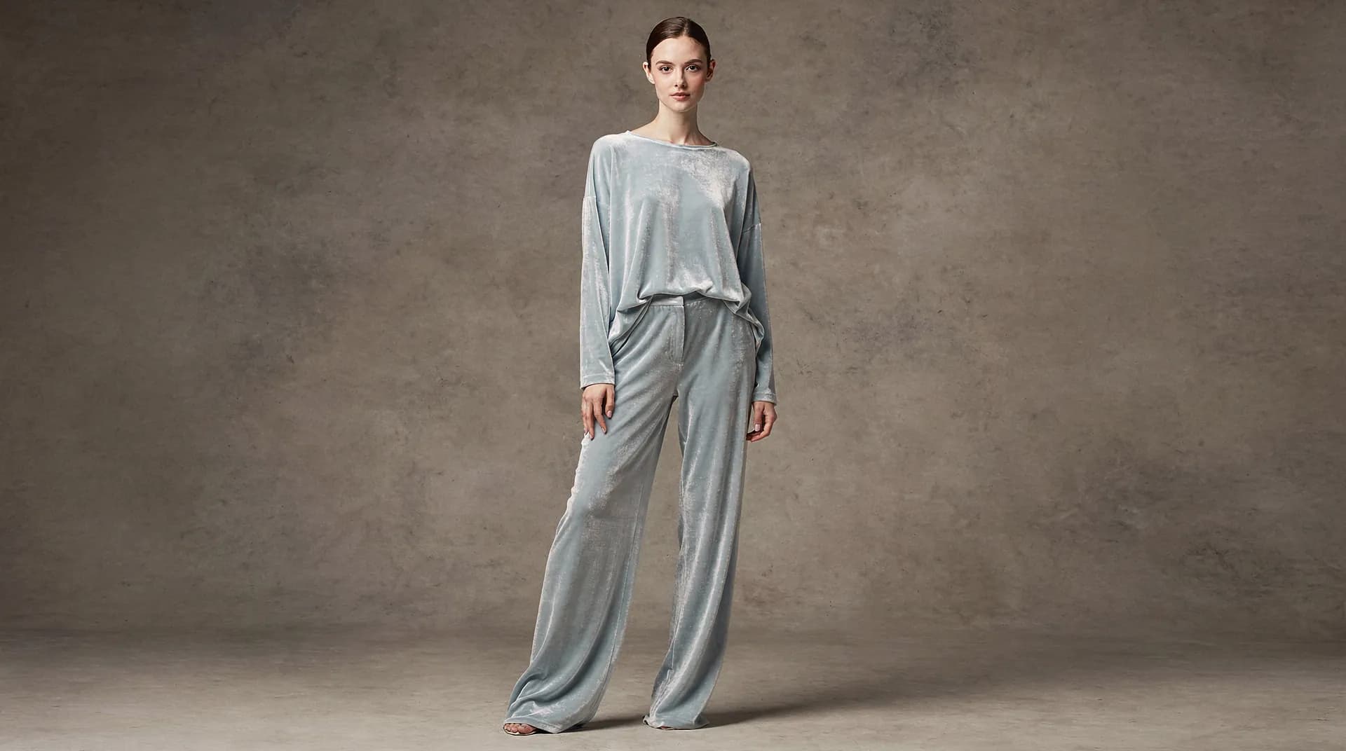 Look 05: Fluid two-piece in Glacier